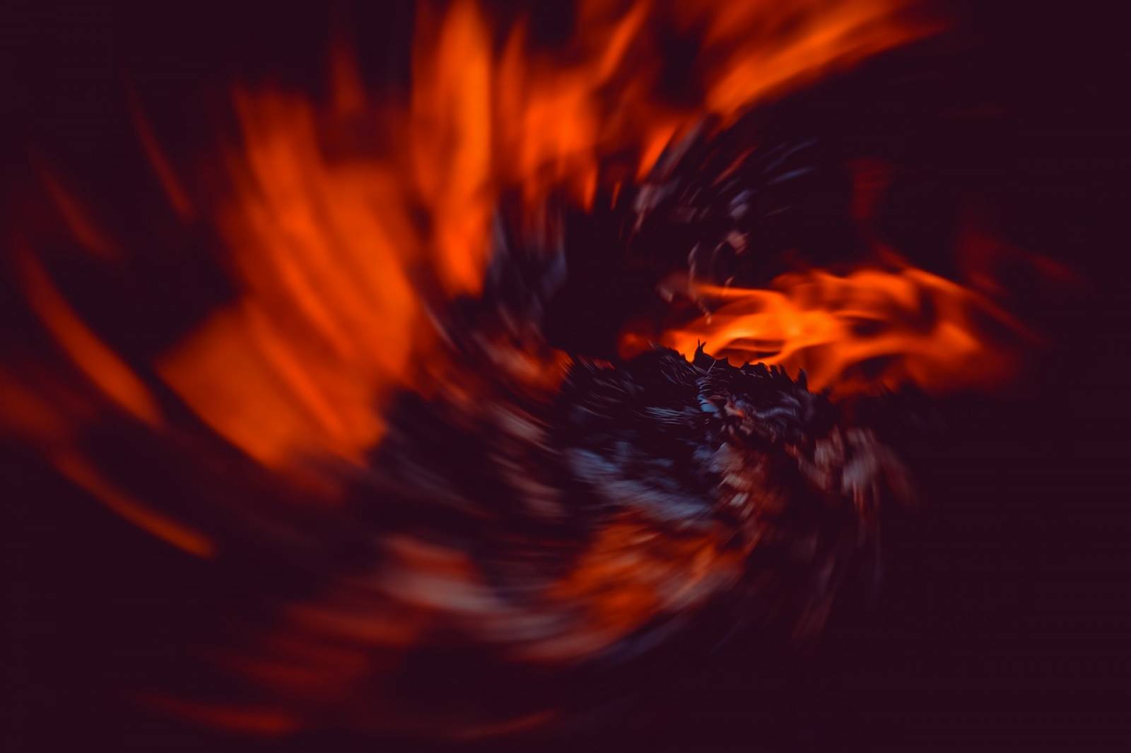 Vente de cheminées et foyers à Montpellier : Dimension Poêle